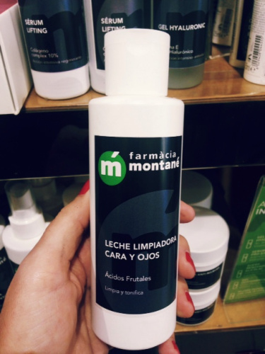 Higiene facial con la leche limpiadora car ay ojos Farmàcia Montané