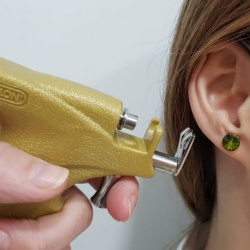 Des boucles d'oreilles