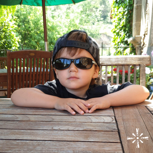 La exposició al sol i l'importància de la protecció ocular als nens